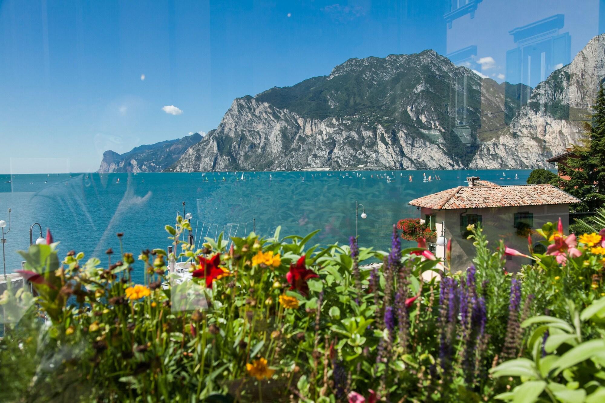 Hotel Lago Di Garda Nago Esterno foto